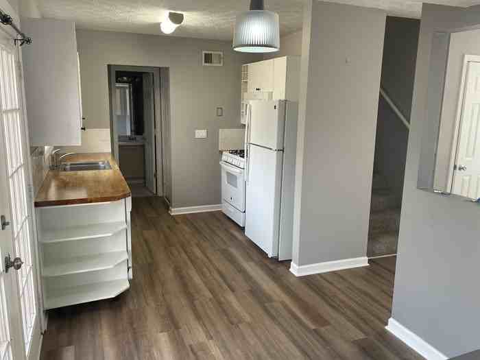 104 Taylor Knoll Way - Photo 2 of 16