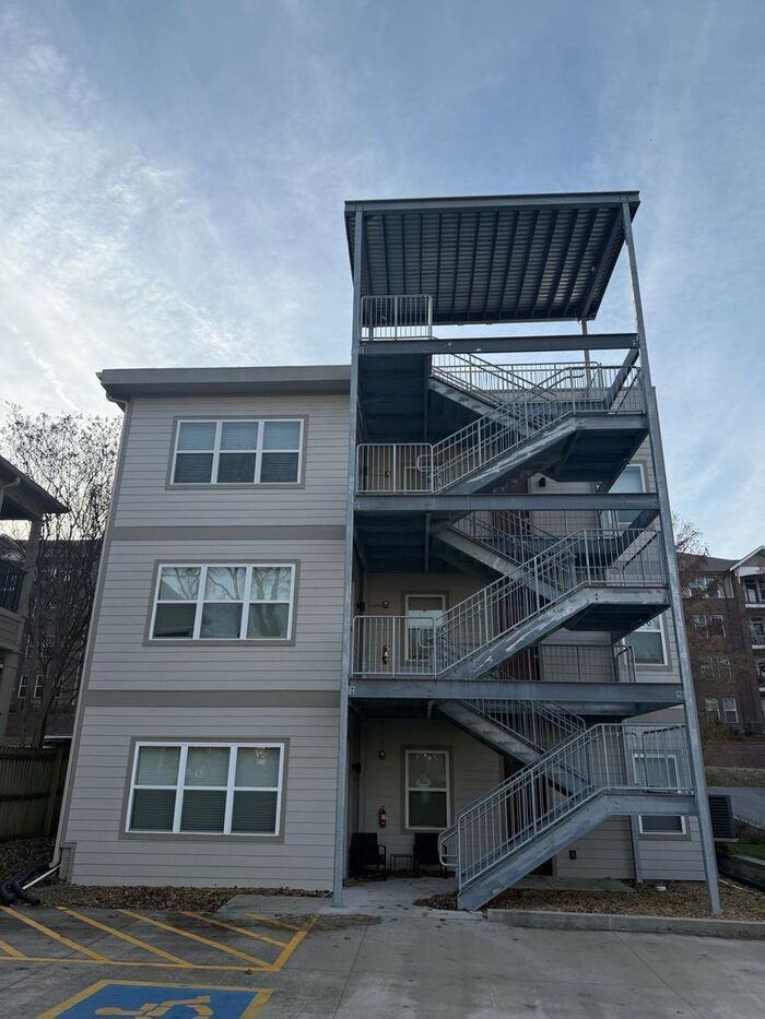 805B Bradford Ave #302 - Photo 5 of 19