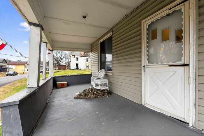 1220 Erie St - Photo 3 of 28