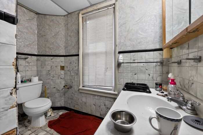 1220 Erie St - Photo 5 of 28