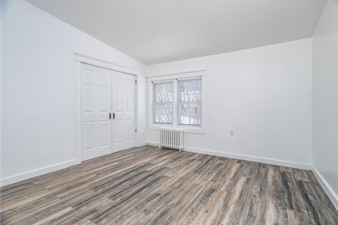 47 Hartford St - Photo 3 of 20