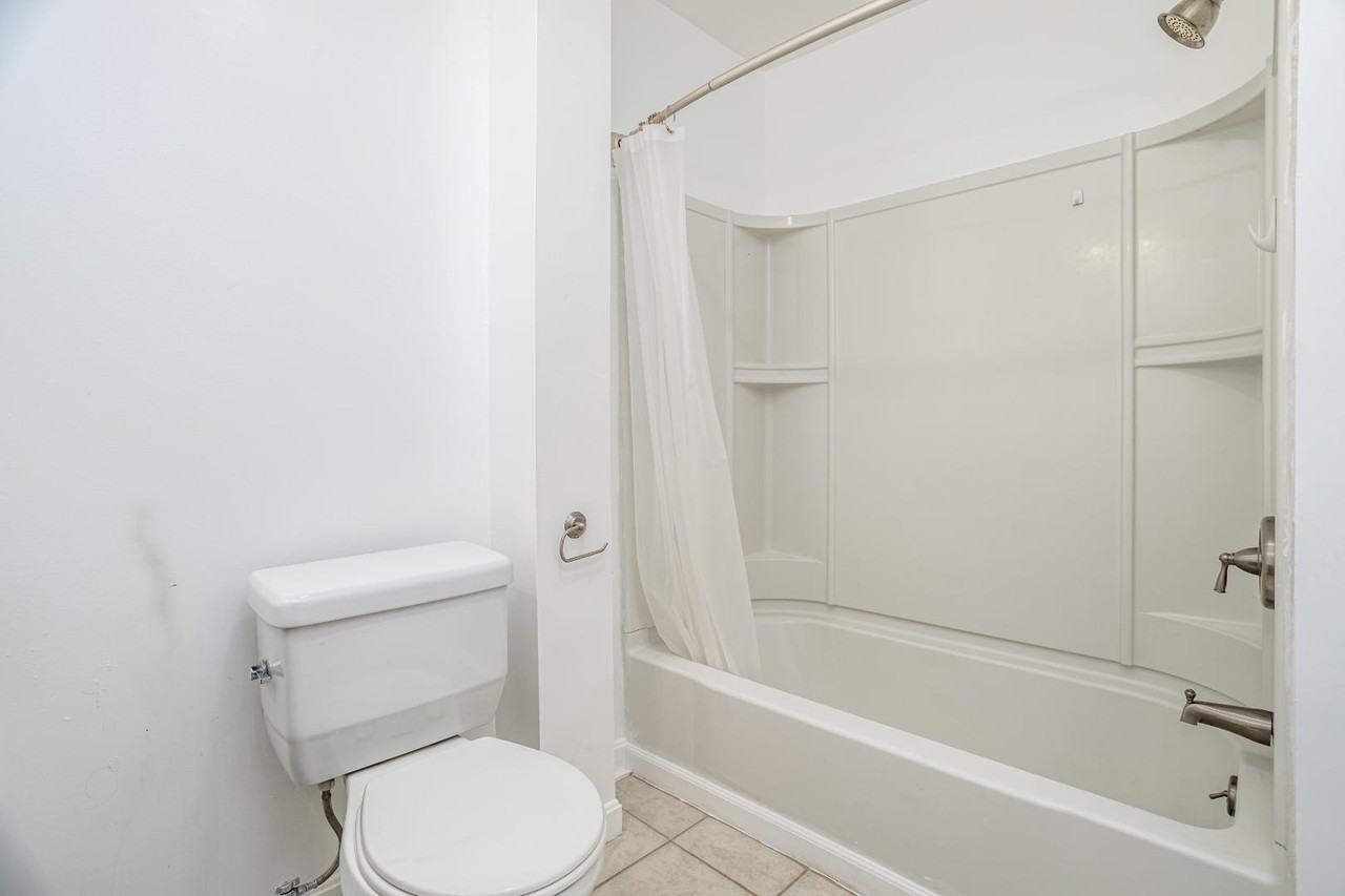 47 Hartford St - Photo 6 of 20