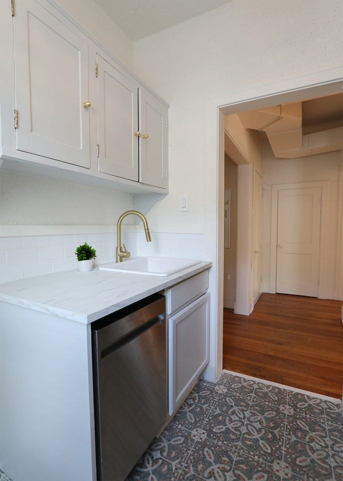 148 Clark Pl #3 - Photo 6 of 16