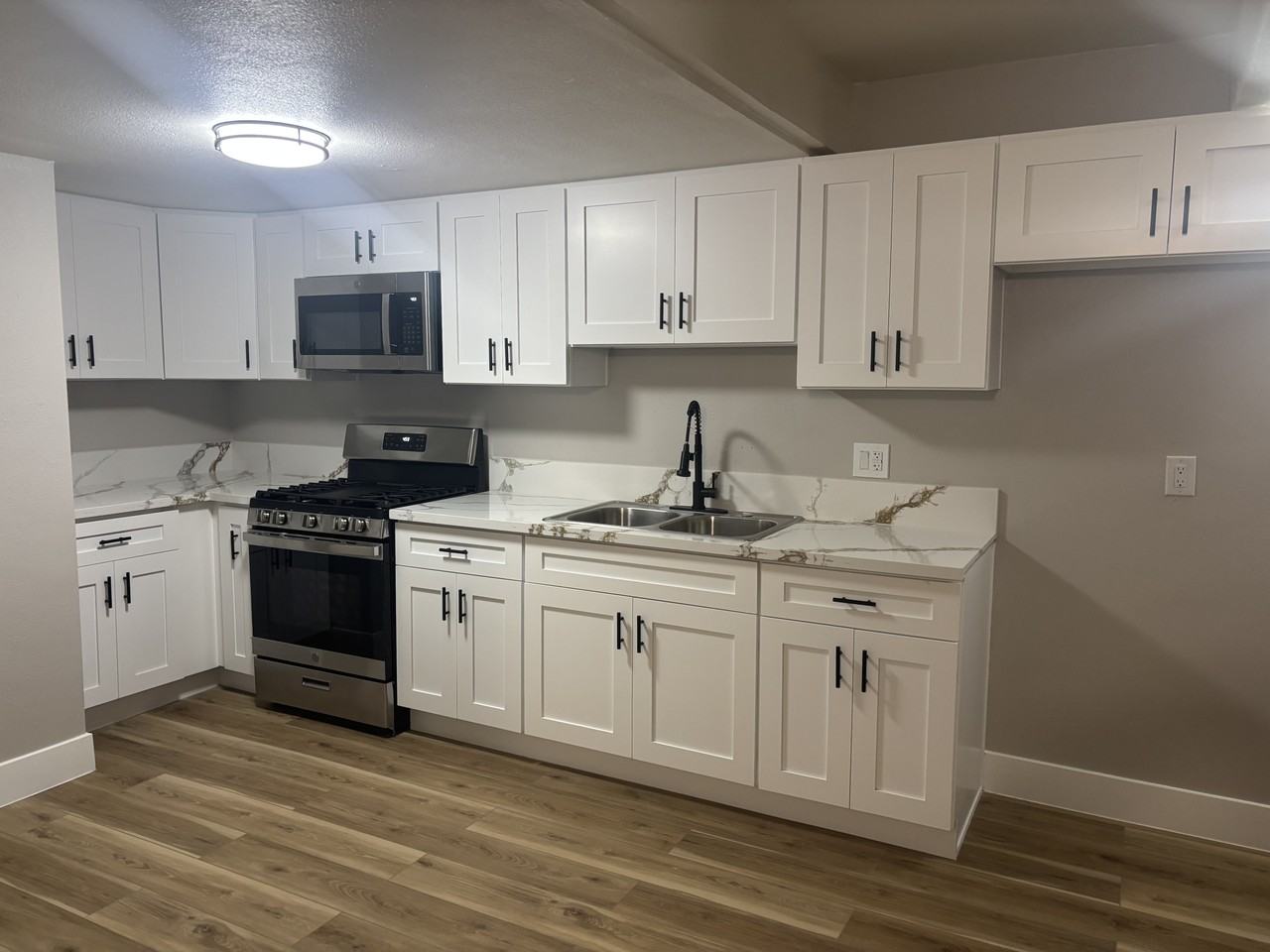 W Wakefield Ave #5 - Photo 2 of 12