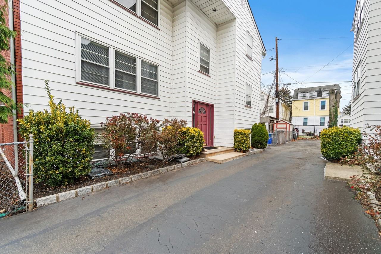 208 N Park St #2 - Photo 2 of 15