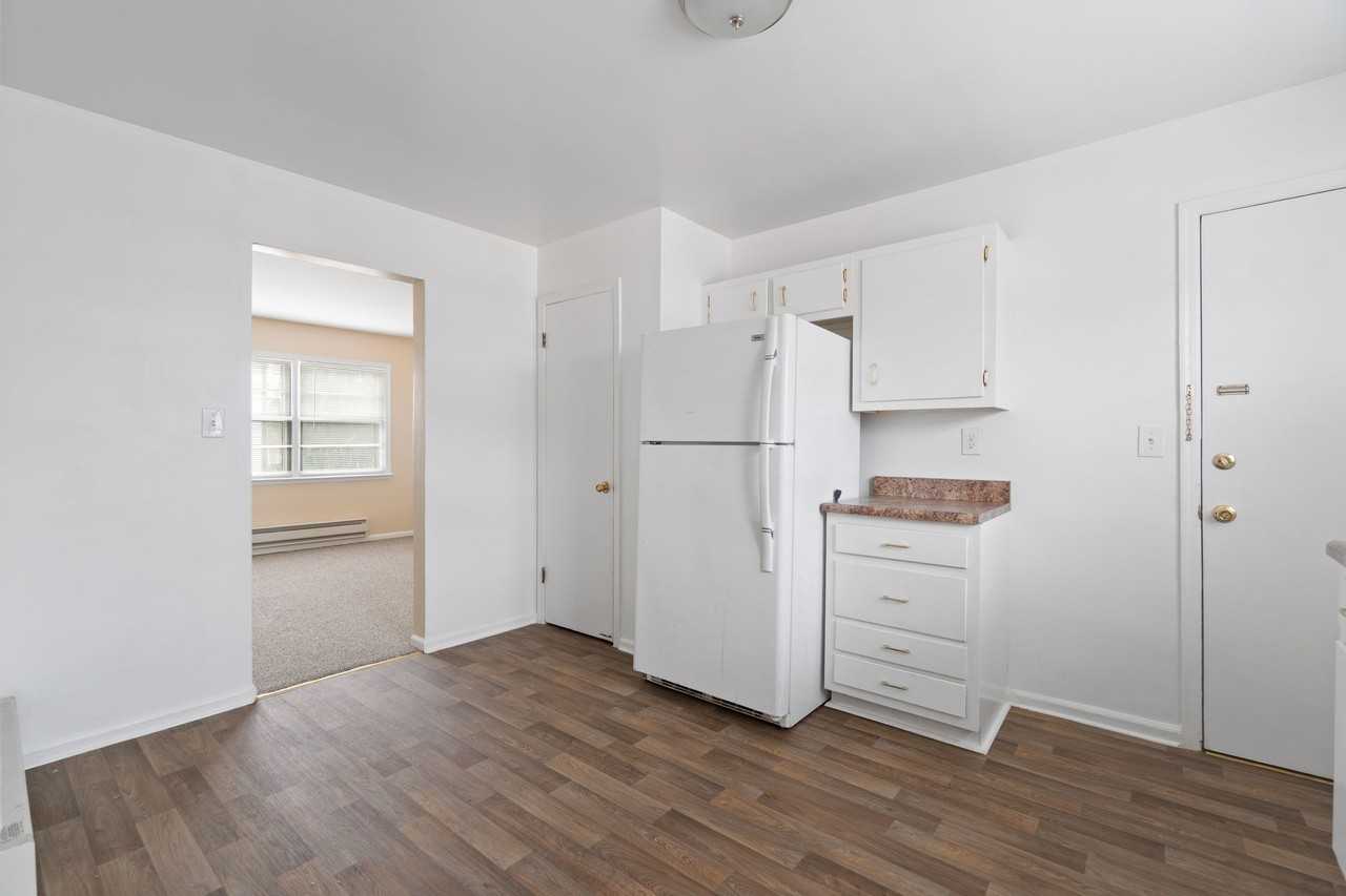 208 N Park St #2 - Photo 7 of 15