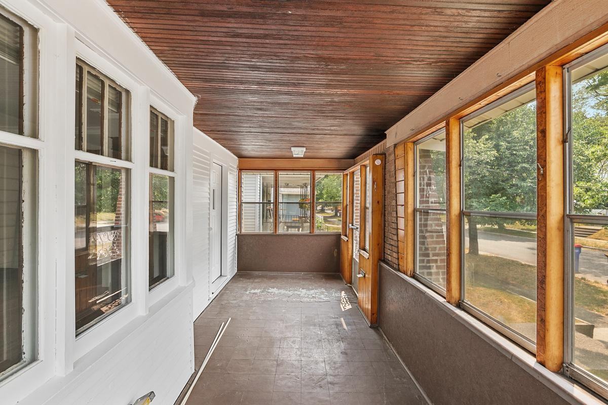 220 Valley Ave Sw - Photo 5 of 20