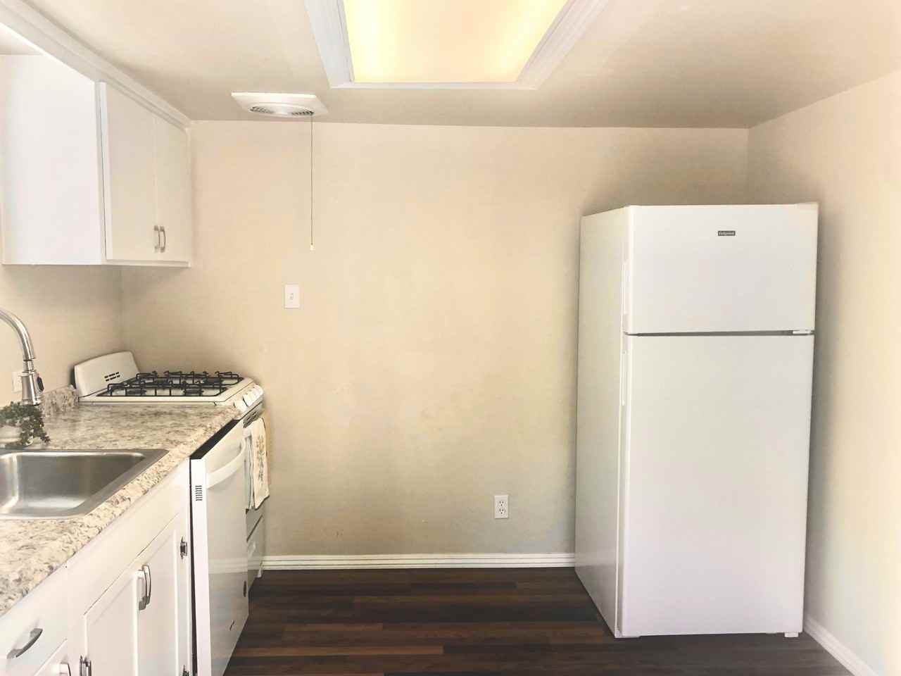 1246 Oak St #NA - Photo 4 of 15