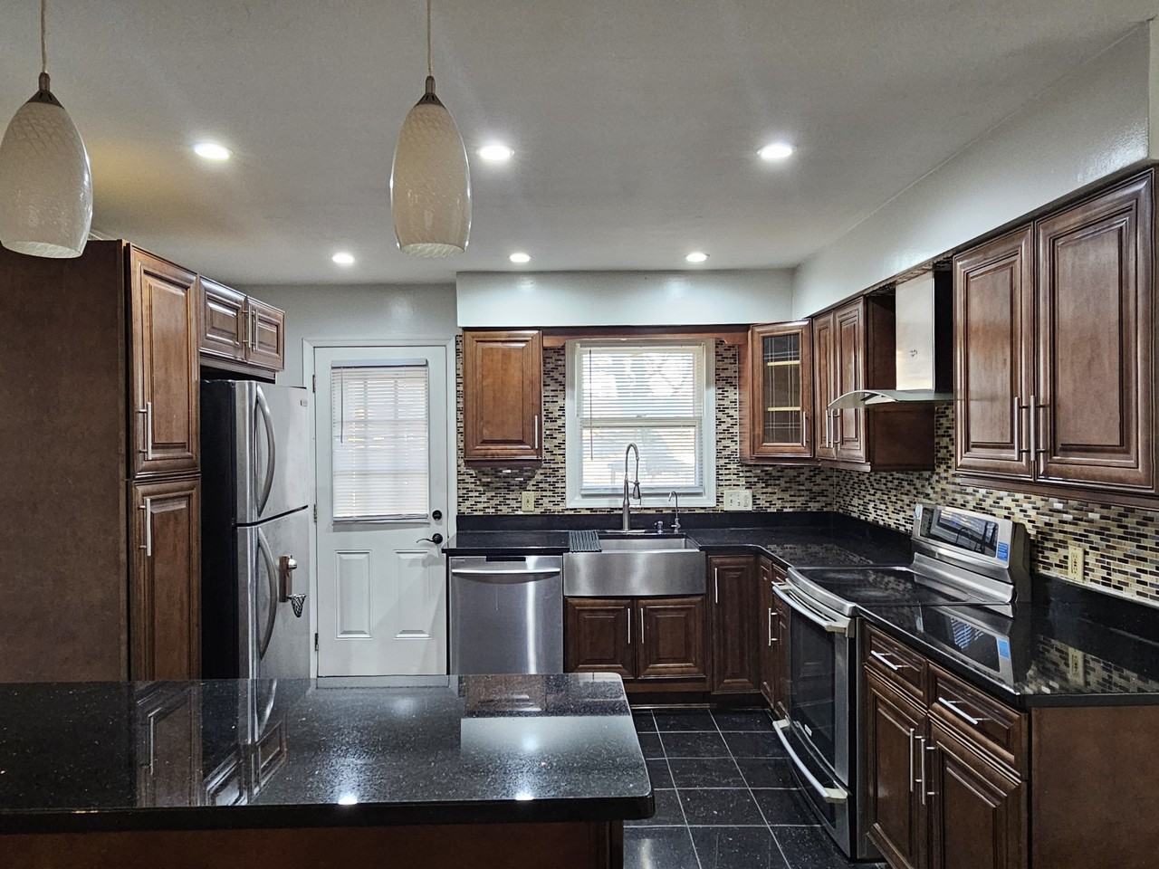 705 Pennsylvania Ave #NA - Photo 2 of 11