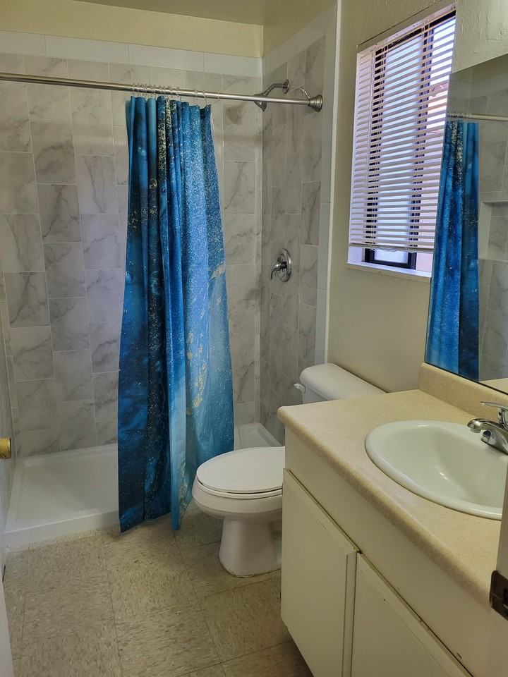 209 Green St #H - Photo 4 of 17