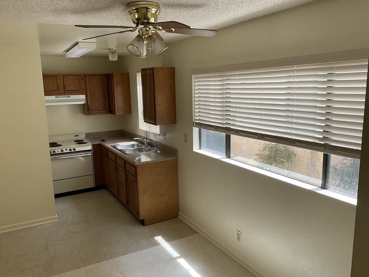 209 Green St #H - Photo 6 of 17