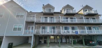 featured image of 6143 Marsh Island Dr