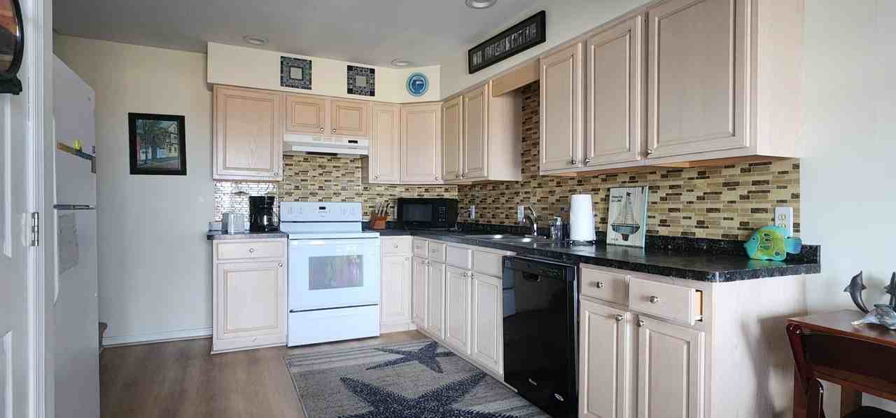 6143 Marsh Island Dr - Photo 4 of 20