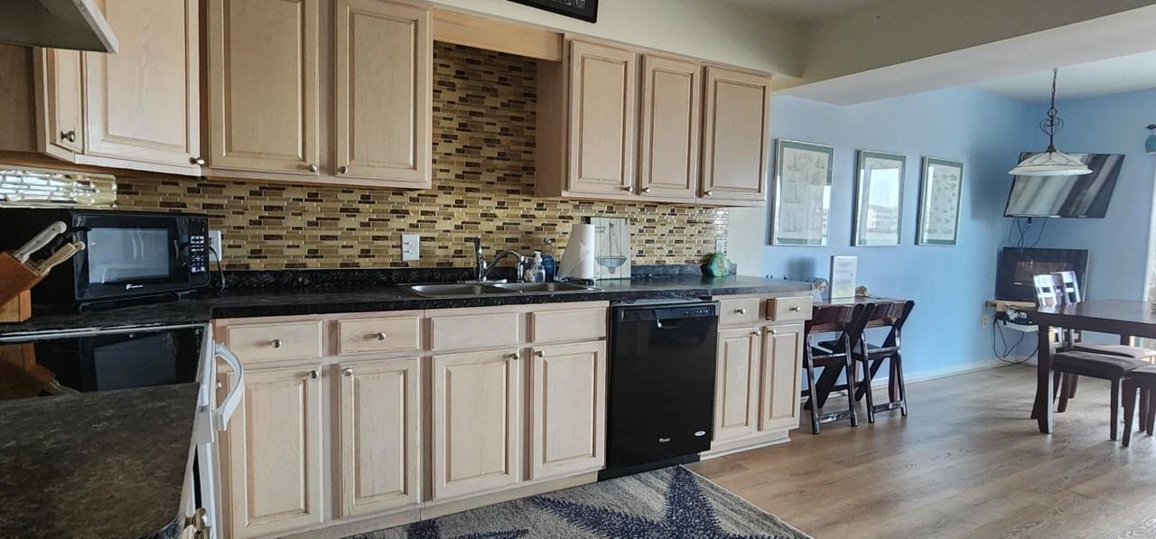 6143 Marsh Island Dr - Photo 6 of 20