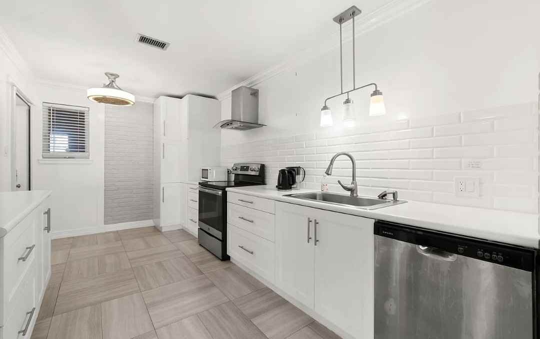 2824 Briarhurst Dr #14 - Photo 3 of 18