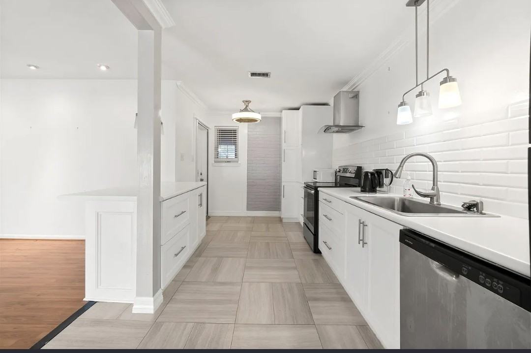 2824 Briarhurst Dr #14 - Photo 4 of 18