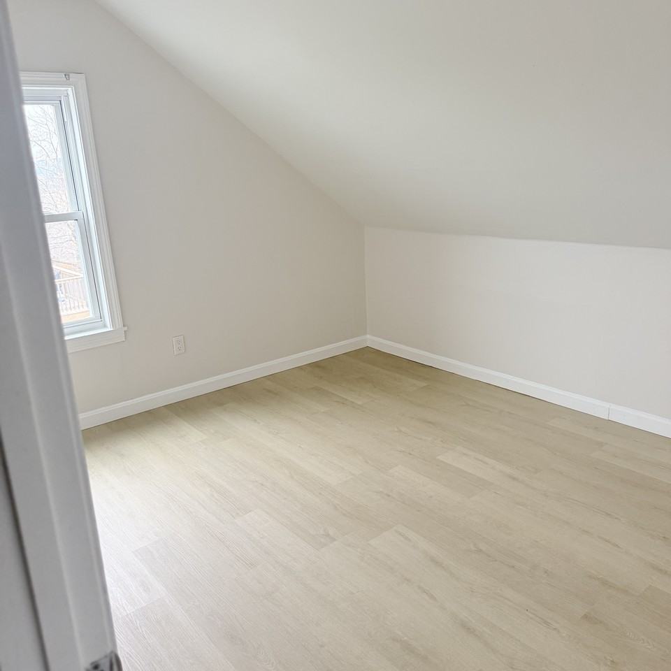 192 Last St #3 - Photo 3 of 13