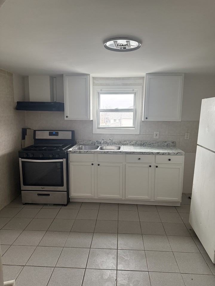 192 Last St #3 - Photo 6 of 13