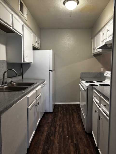 4014 Holly Rd #4014-02 - Photo 4 of 12