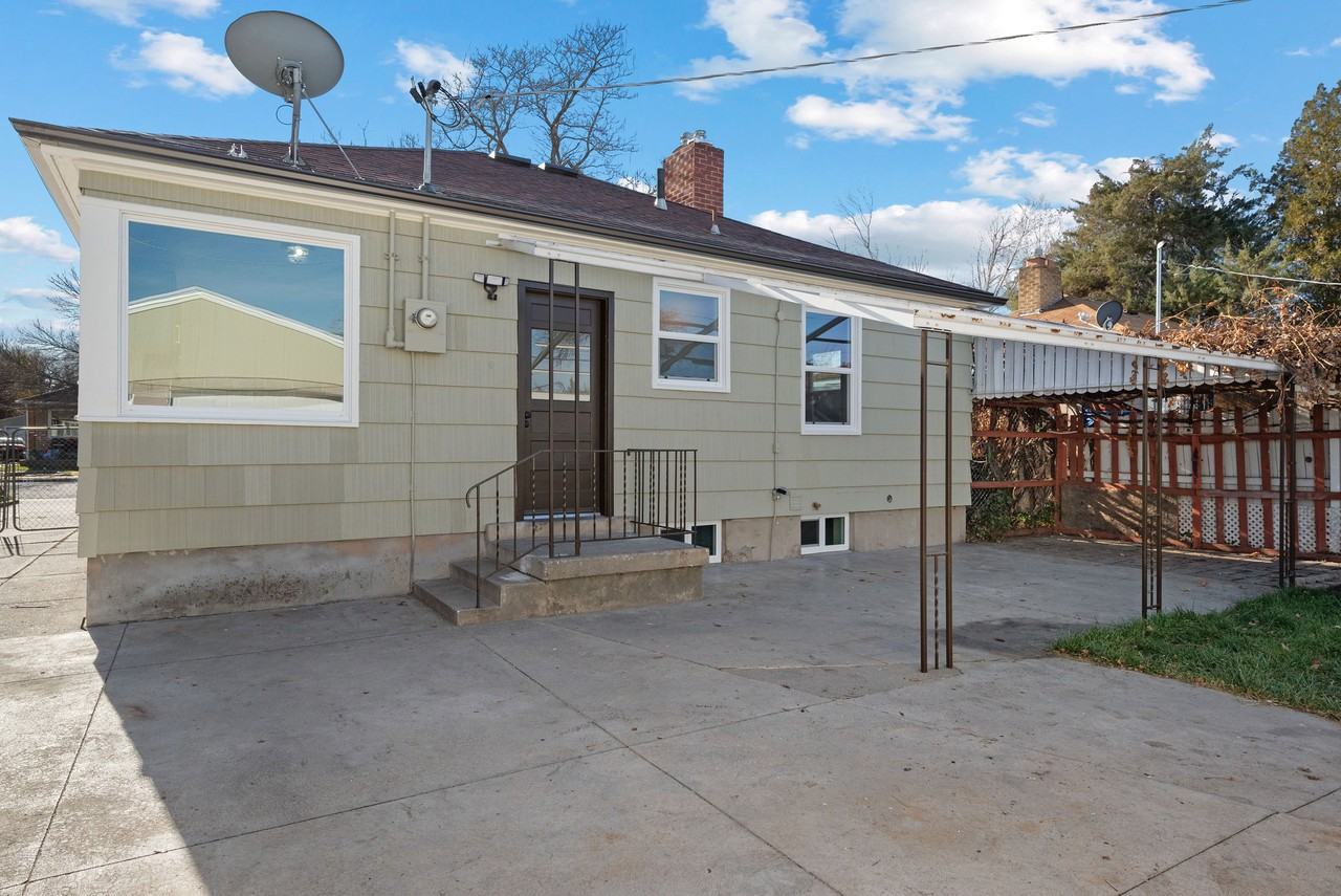 840 W Montague Ave #1 - Photo 4 of 50