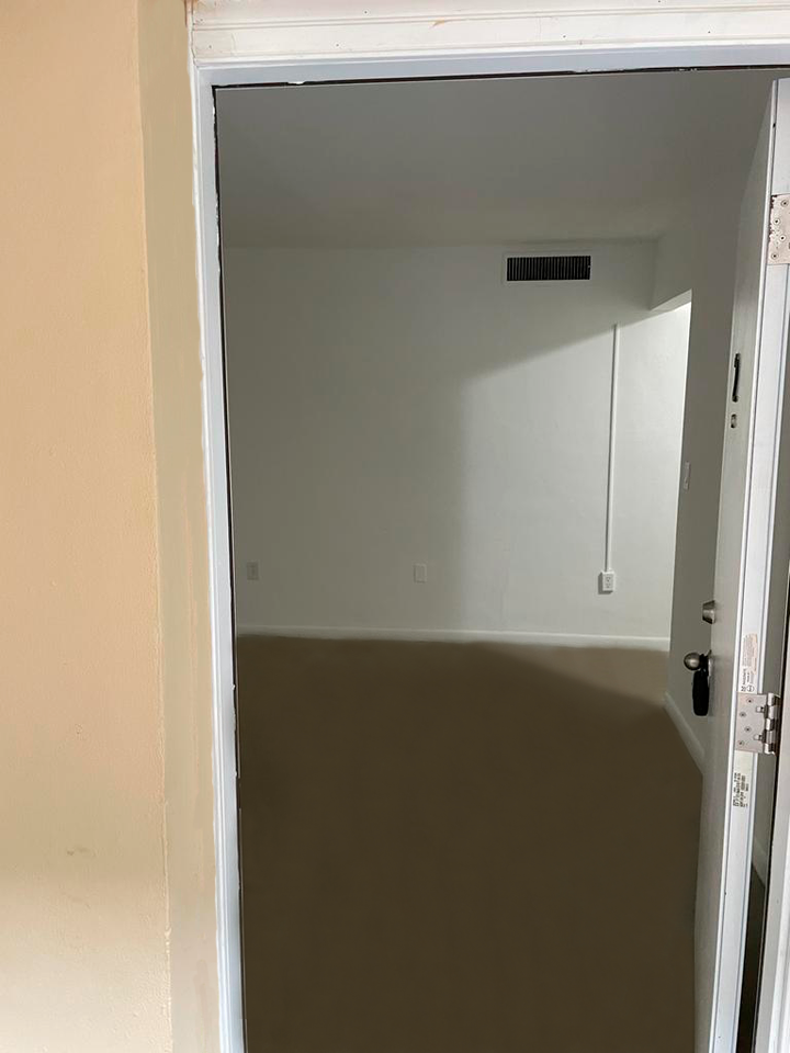 16135 Ne 19th Ct #02 - Photo 2 of 12