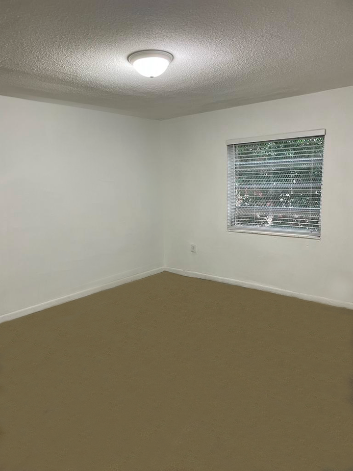 16135 Ne 19th Ct #02 - Photo 3 of 12