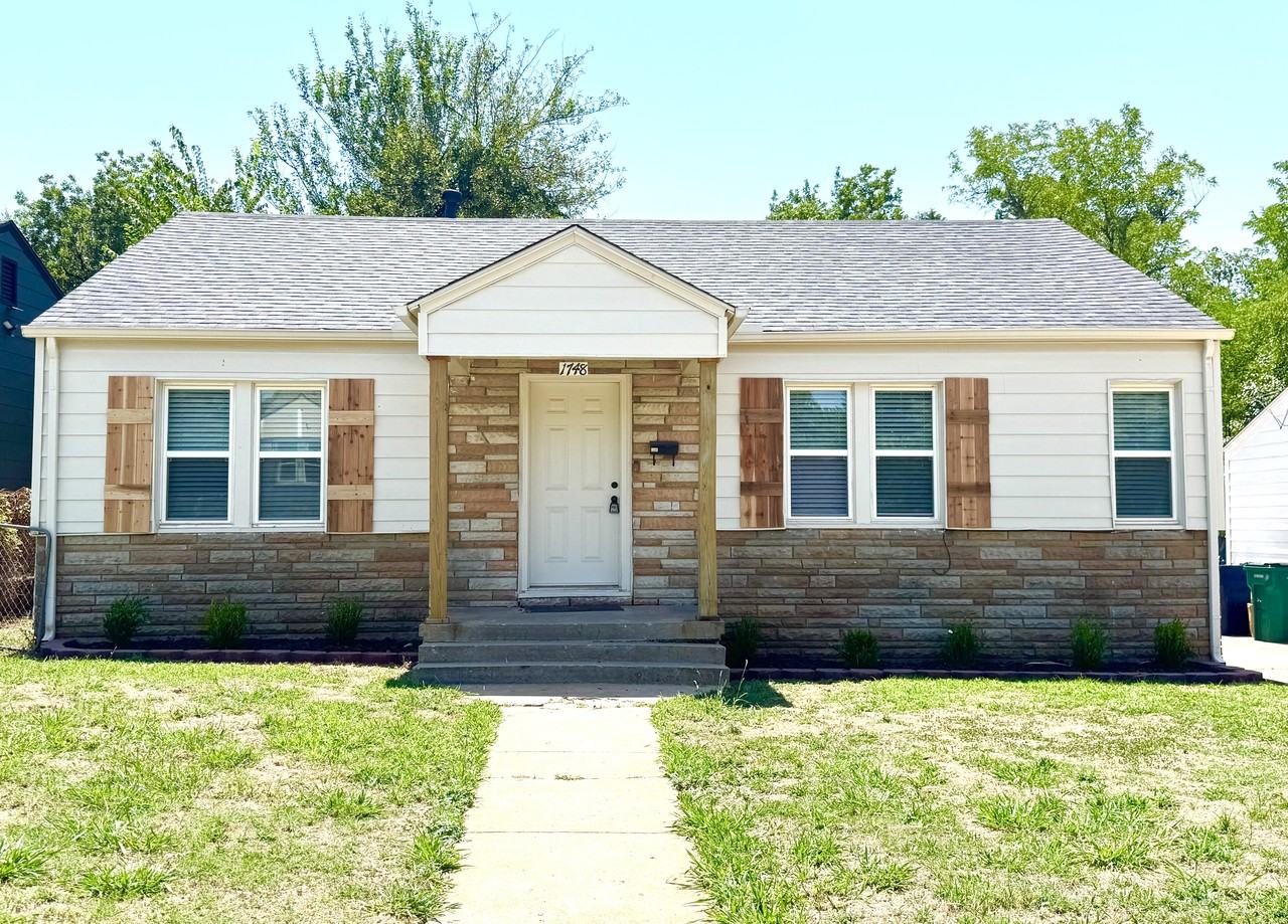 1748 Ne 20th St #1 - Photo 2 of 20