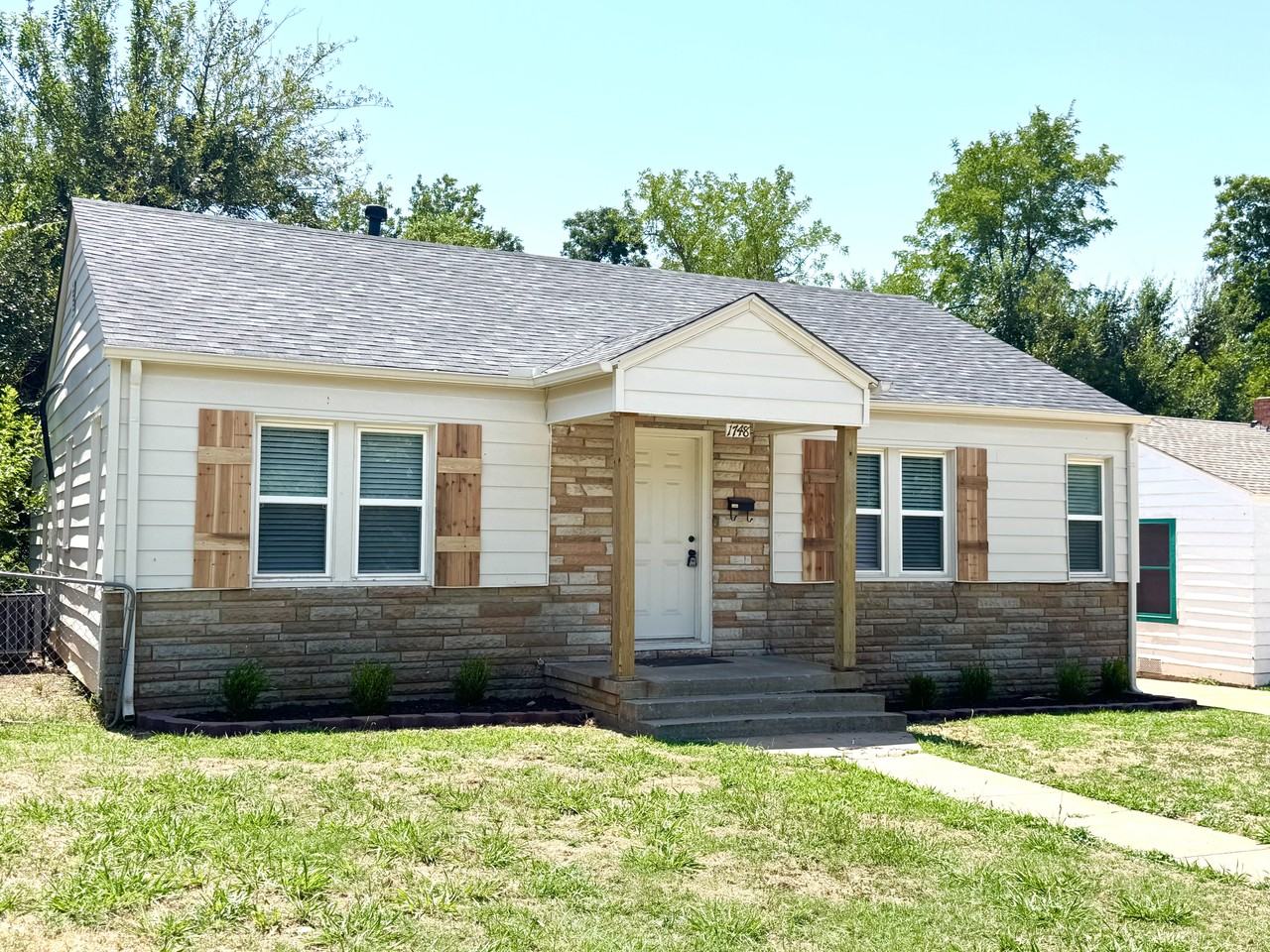 1748 Ne 20th St #1 - Photo 3 of 20