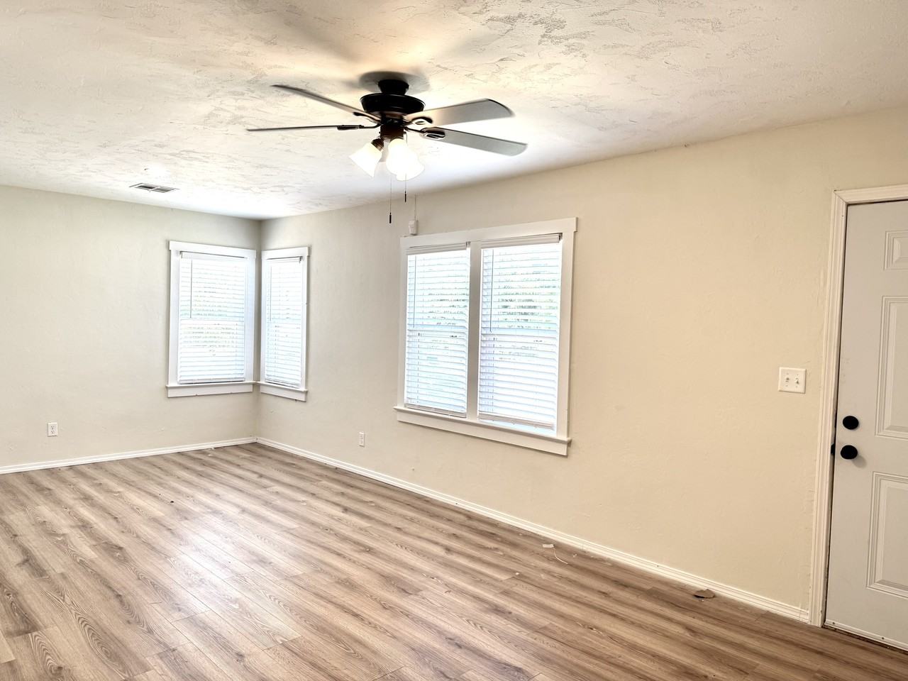 1748 Ne 20th St #1 - Photo 4 of 20