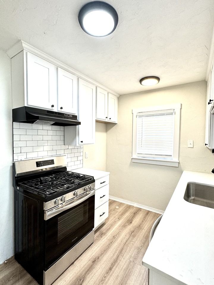 1748 Ne 20th St #1 - Photo 6 of 20