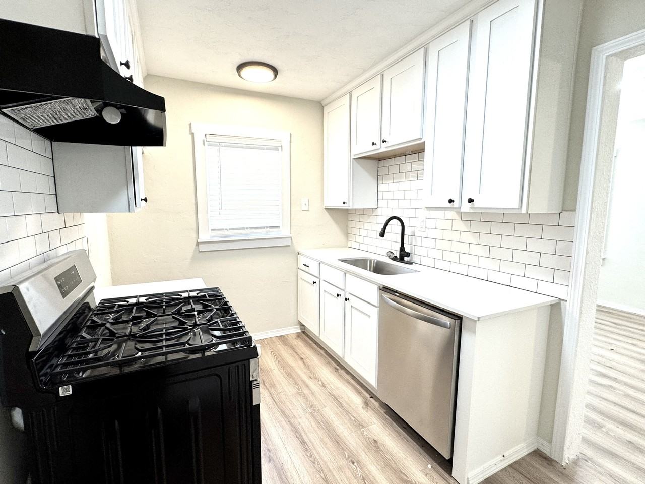 1748 Ne 20th St #1 - Photo 7 of 20