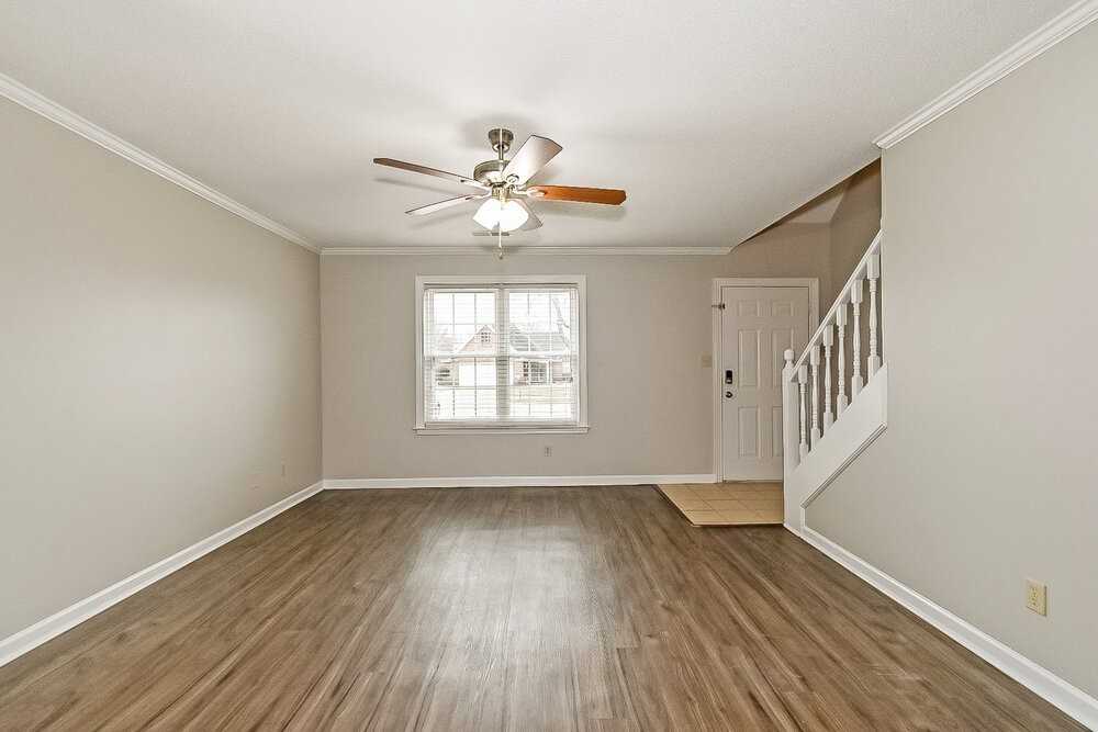 10020 Fox Chase Dr - Photo 5 of 17