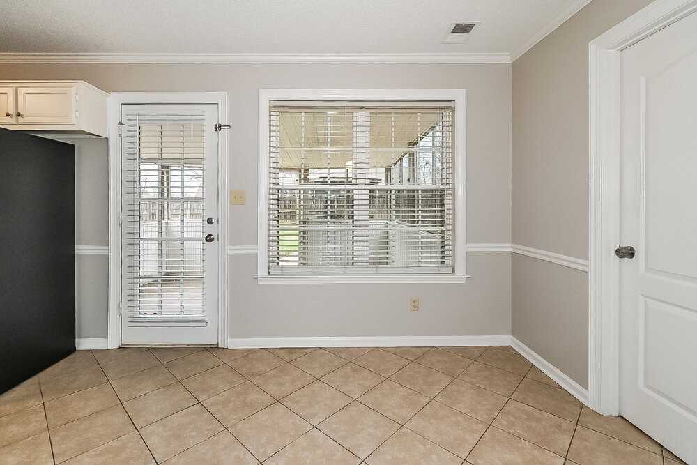 10020 Fox Chase Dr - Photo 6 of 17