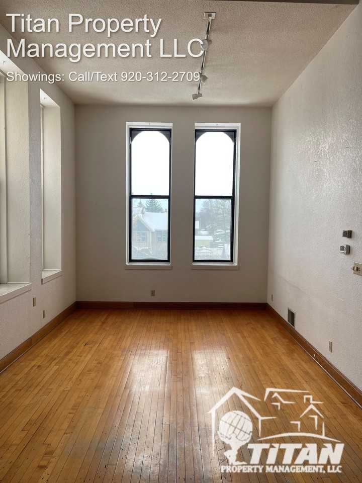 207 E Irving Ave #202 - Photo 2 of 13