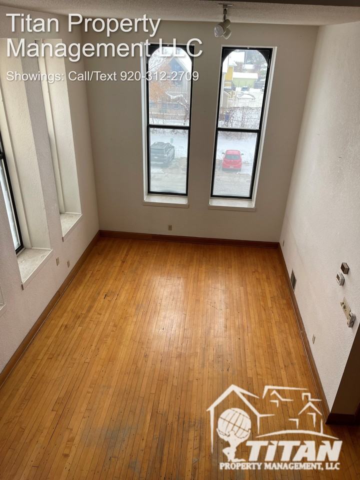 207 E Irving Ave #202 - Photo 3 of 13