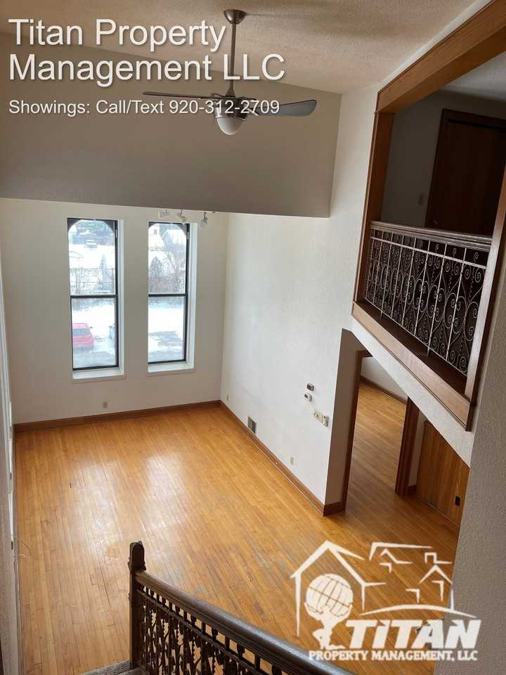 207 E Irving Ave #202 - Photo 4 of 13