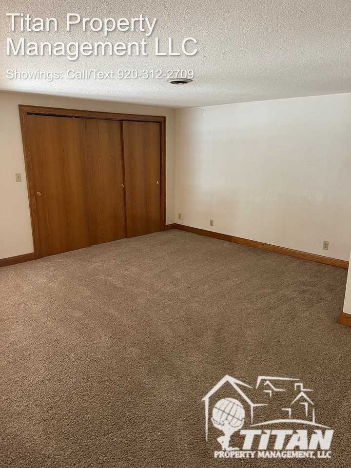 207 E Irving Ave #202 - Photo 6 of 13