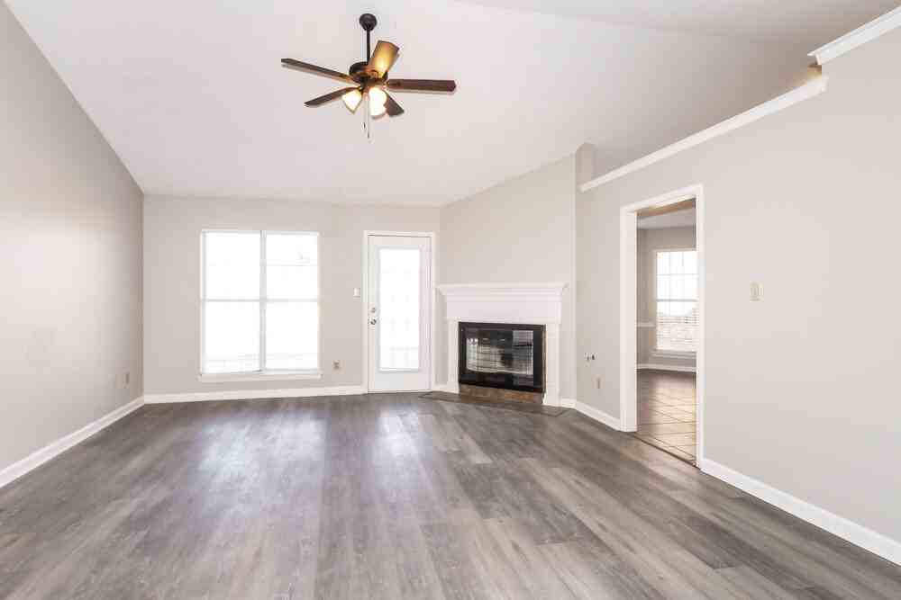 1700 Brentwood Trce - Photo 4 of 16