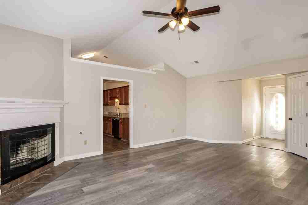 1700 Brentwood Trce - Photo 5 of 16