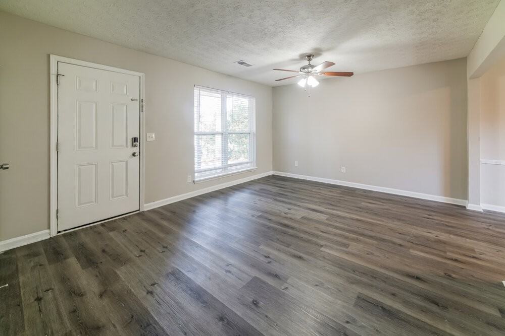 300 Northmeade Dr - Photo 4 of 16