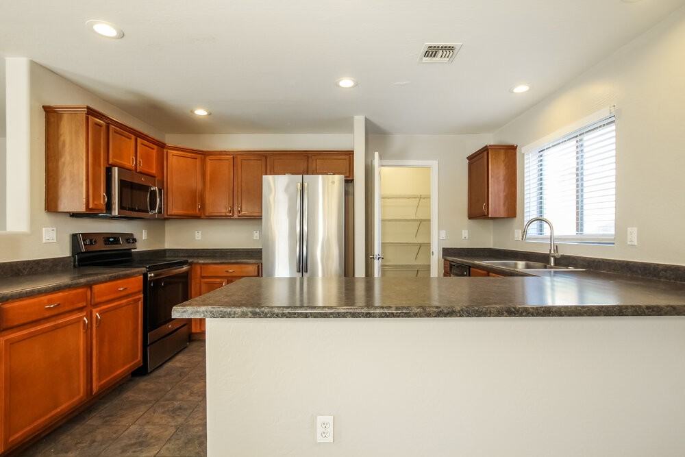 3035 S 85th Dr - Photo 6 of 17