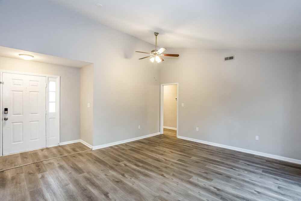 7825 Elm Tree Ln - Photo 6 of 16