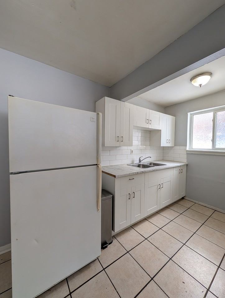 102 King Edward Avenue - Photo 2 of 16