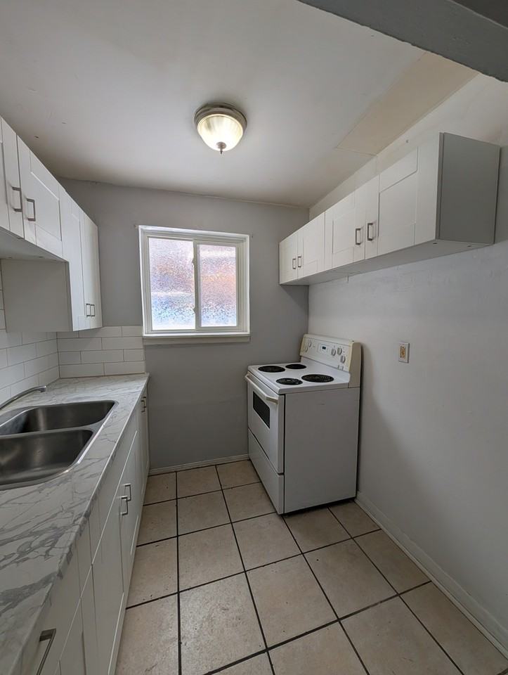 102 King Edward Avenue - Photo 3 of 16