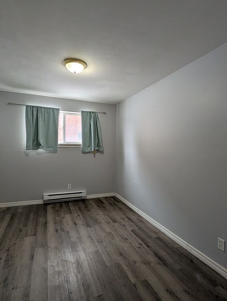 102 King Edward Avenue - Photo 5 of 16