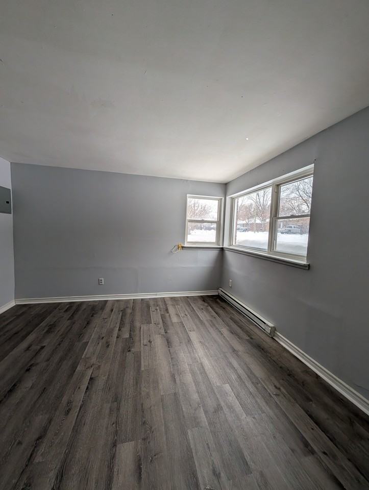 102 King Edward Avenue - Photo 6 of 16