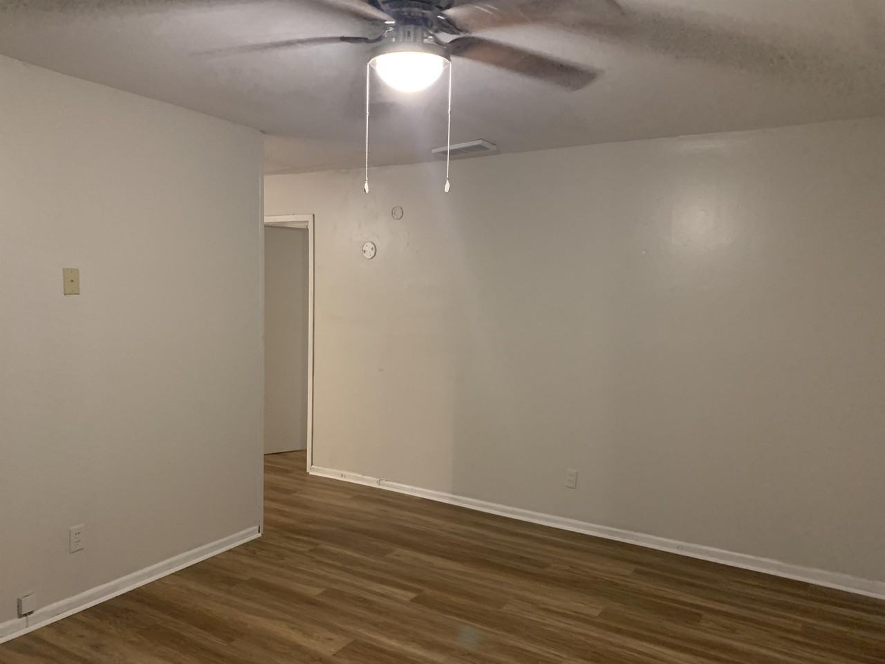 2043 Northwest Wynwood Driveapt 4 #4 - Photo 3 of 10