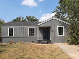 featured image of 322 S Arrington Dr #1