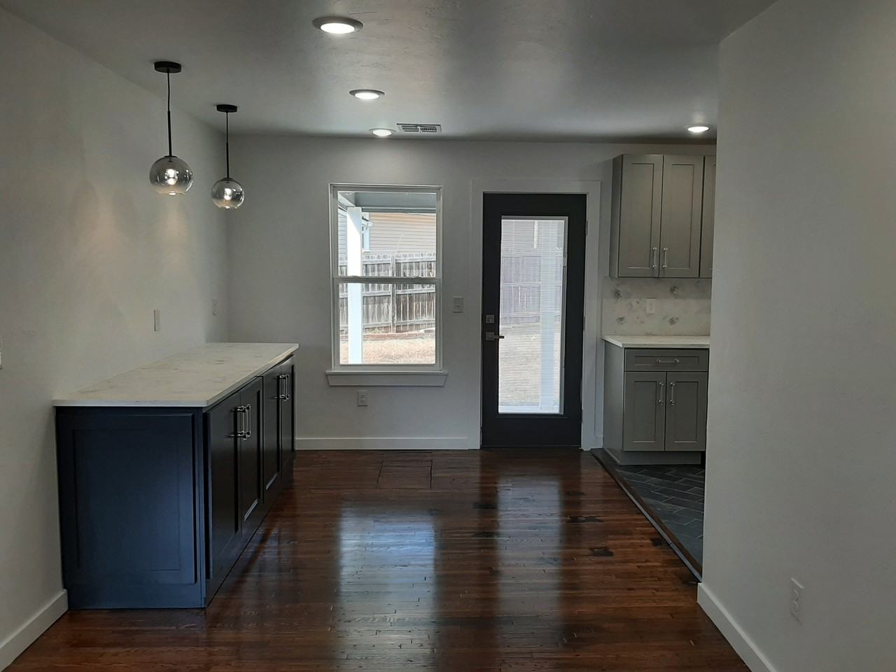 322 S Arrington Dr #1 - Photo 4 of 10