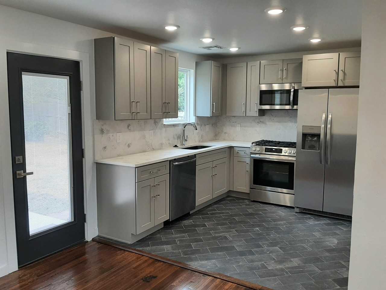 322 S Arrington Dr #1 - Photo 5 of 10